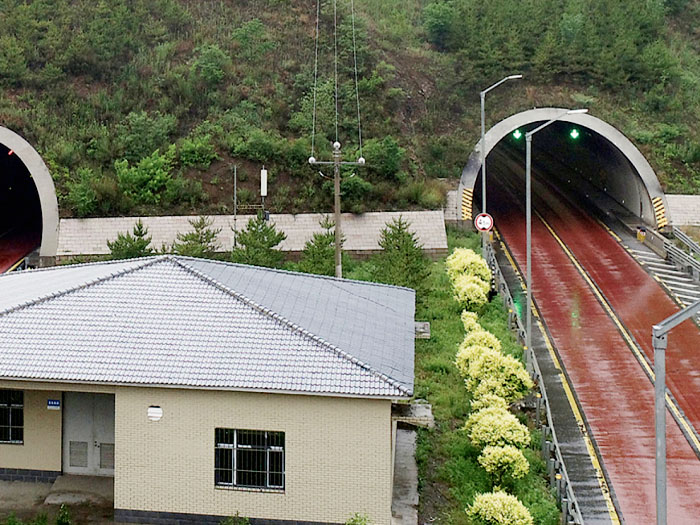 張承高速公路小三岔口隧道