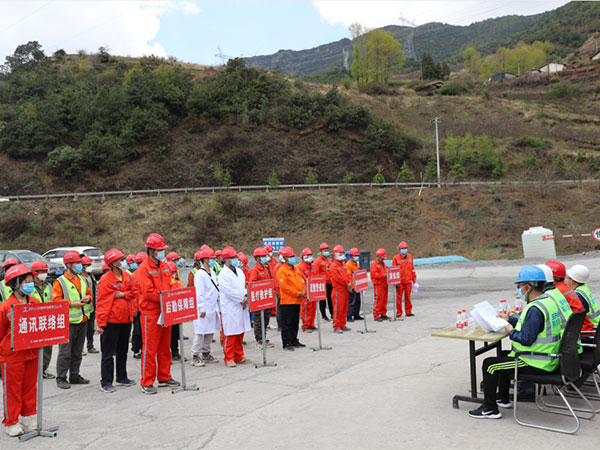 鹽源小高山隧道“瓦斯超限、有毒有害氣體中毒窒息事故”應(yīng)急救援演練取得圓滿成功